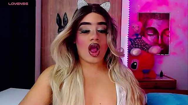 Snapshot of Sofiabigcock22 chatting on October 13, 10:01 pm Sofiabigcock22 online show from October 13, 10:01 pm