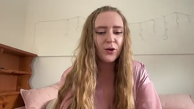 Pattyworld69 online show from May 12, 10:05 pm