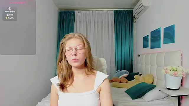 Angelie  Eyes online show from October 23, 2:45 pm