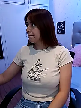 1evelinewood online show from April 7, 2:30 pm