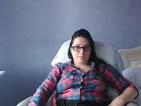 LuckyLisa23 online show from April 22, 12:35 pm