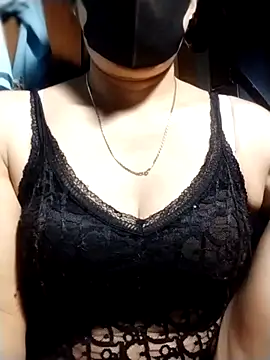 YiyinLy online show from October 28, 8:46 pm