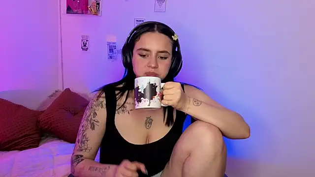 Emily Lindey online show from April 23, 6:54 am