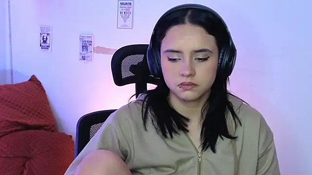 Emily Lindey online show from April 14, 8:36 am