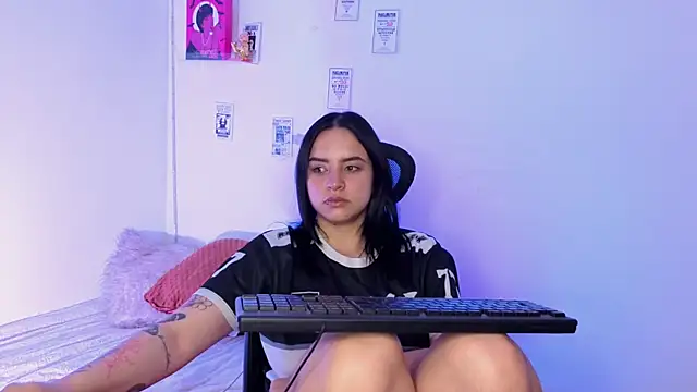 Emily Lindey online show from April 26, 7:17 am