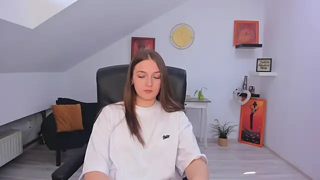 AnneWilsonn online show from April 27, 10:45 am