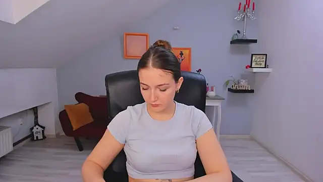 AnneWilsonn online show from April 22, 11:07 am