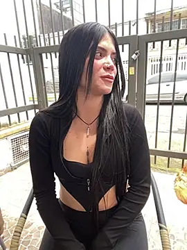 PamelaJonsom  online show from April 24, 3:48 pm