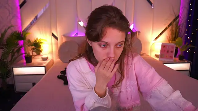 CuteeFoxy online show from March 13, 1:45 pm