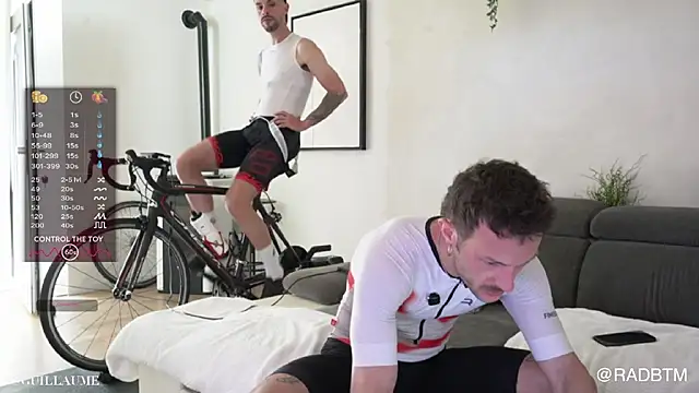 monsieurguitsxxx online show from April 30, 12:10 pm