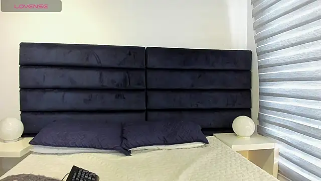 LAUU FOXX online show from October 18, 7:59 pm