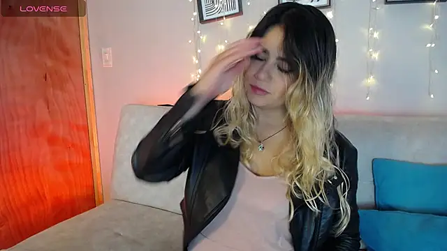 Sweet Bella Valery online show from April 27, 9:34 pm