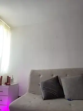 Esmeraldalcl online show from December 3, 9:06 pm