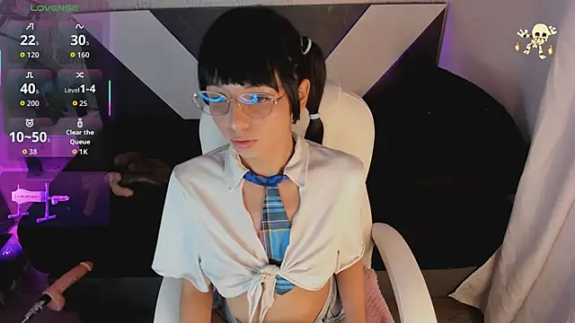 michelle cutee  online show from November 3, 8:35 pm