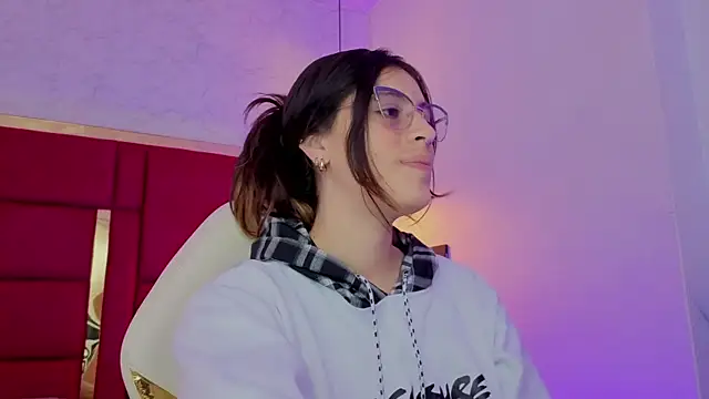 moon winy online show from April 22, 12:02 pm