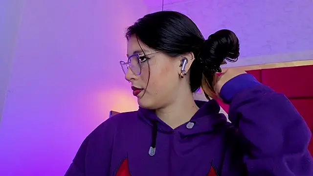 moon winy online show from April 26, 1:42 pm