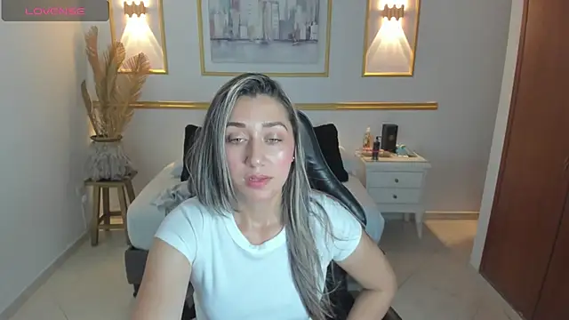 karlyy  online show from December 18, 7:18 pm