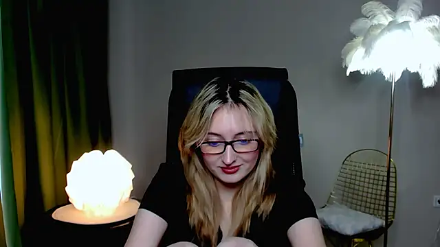ScarlettScril online show from October 19, 9:22 am