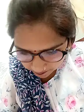 Vanshika1432 online show from October 26, 7:37 am