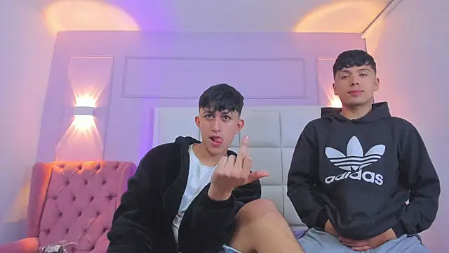 hoot booys  online show from April 26, 3:37 am