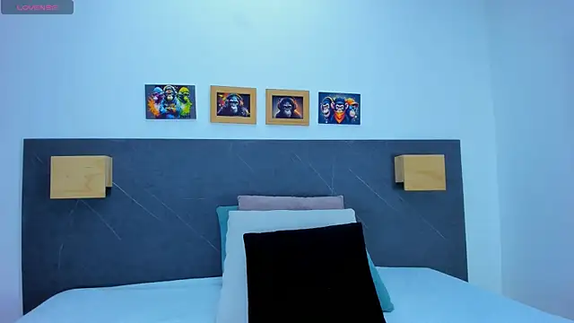 iamdoll online show from April 22, 7:55 pm