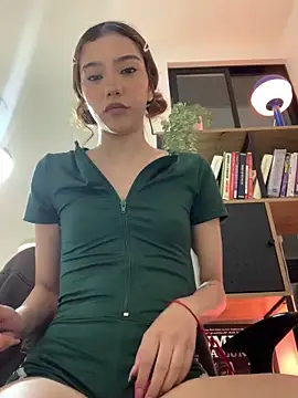 MiaaCute- online show from April 17, 9:50 pm