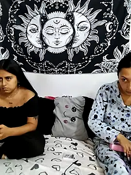 emily n abby online show from April 18, 3:25 pm