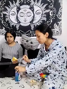 emily n abby online show from April 27, 1:52 pm