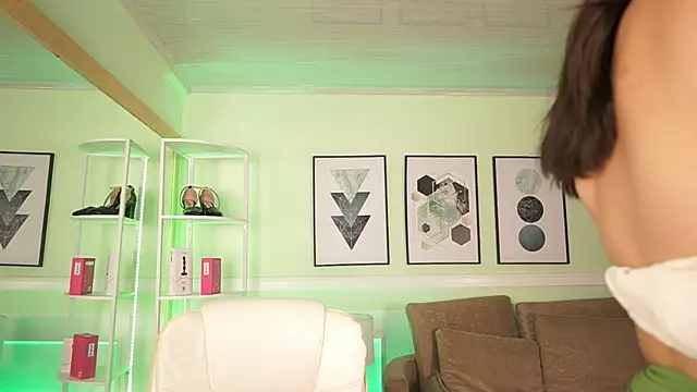 EmilyTurneer online show from April 22, 2:52 am