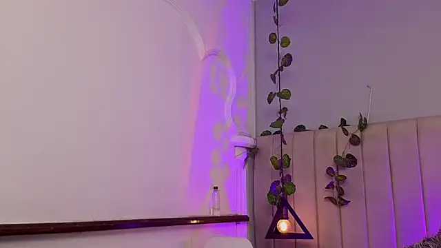 Amelia Brixton online show from April 27, 3:09 pm