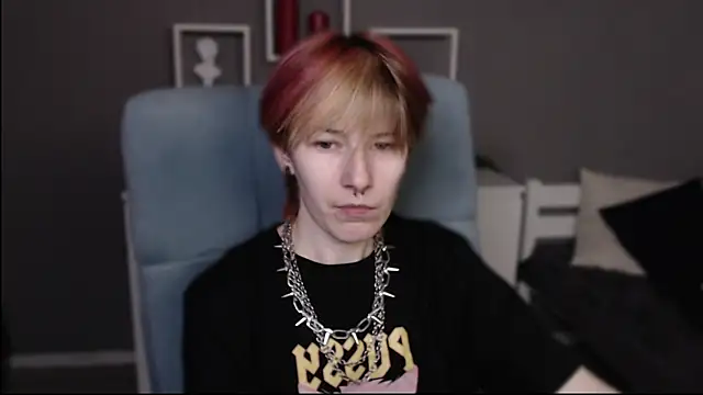 guitarandangell online show from April 21, 9:05 am