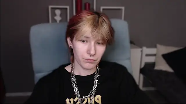 guitarandangell online show from April 22, 9:06 am