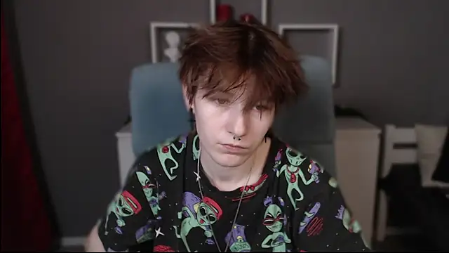 guitarandangell online show from November 18, 7:09 am