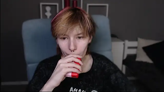 guitarandangell online show from April 19, 5:57 pm