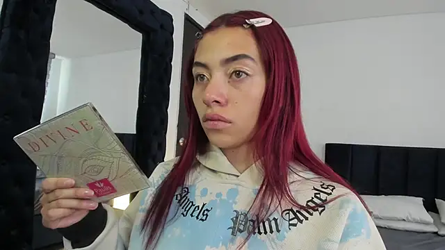 melanie roux   online show from April 23, 12:40 pm