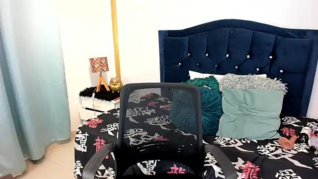 Inaya Khalifa online show from April 17, 12:13 am