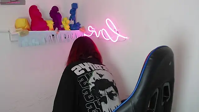 littlee red online show from November 14, 9:59 pm