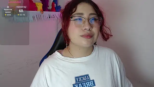 littlee red online show from November 22, 8:22 pm