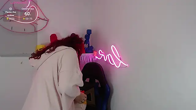 littlee red online show from December 3, 9:06 pm