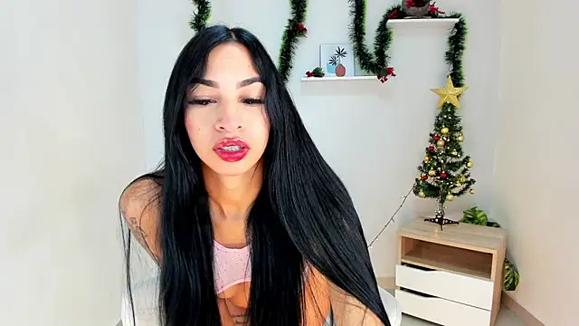 ZAYDA KAJER online show from December 15, 8:25 pm