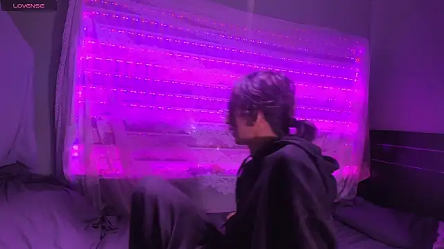 najimi uwu online show from November 12, 9:35 pm