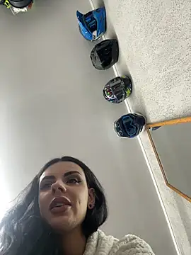 wwwdddccc1 online show from April 4, 8:29 pm