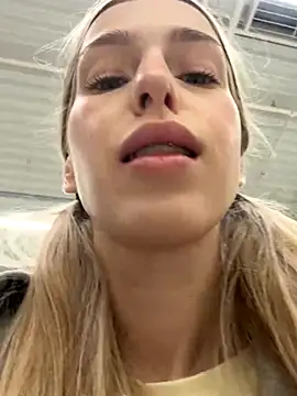 kira mia online show from November 26, 3:35 pm