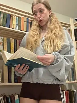 kira mia online show from April 25, 4:37 pm