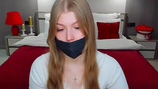 Stella Light online show from April 24, 6:00 pm