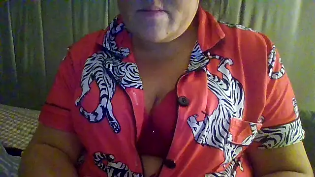 Busty-Phoenix42 online show from October 19, 8:33 pm
