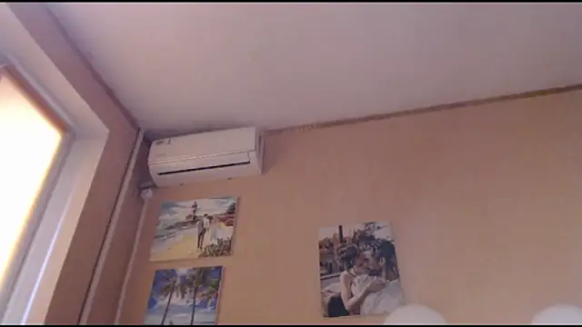 Snapshot of GloriaUpperLove chatting on September 25, 6:34 am GloriaUpperLove online show from September 25, 6:34 am