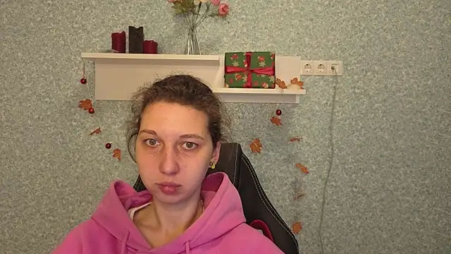 CuteEllii online show from December 17, 5:33 am