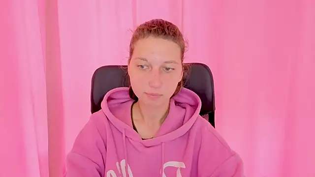 CuteEllii online show from October 22, 9:47 am