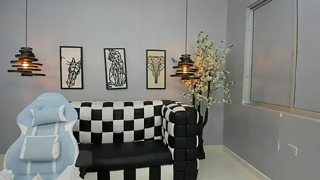 Bianca Millf online show from April 23, 4:09 am